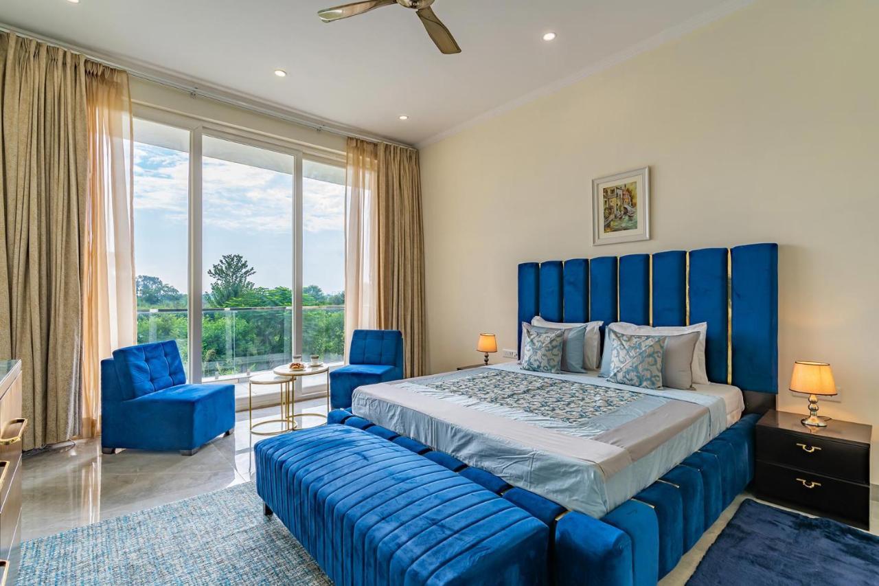 Stayvista At Blanc Belle With Outdoor Pool Sohna Zewnętrze zdjęcie
