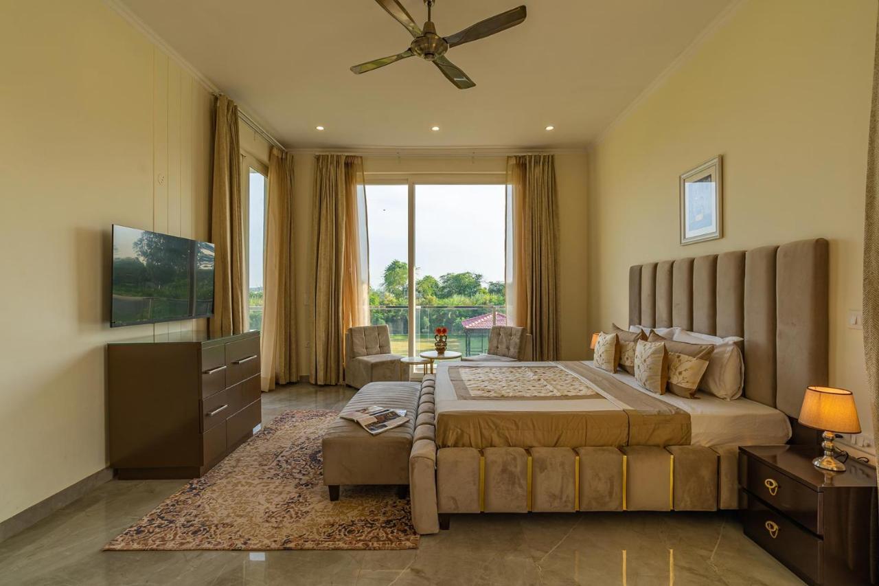 Stayvista At Blanc Belle With Outdoor Pool Sohna Zewnętrze zdjęcie