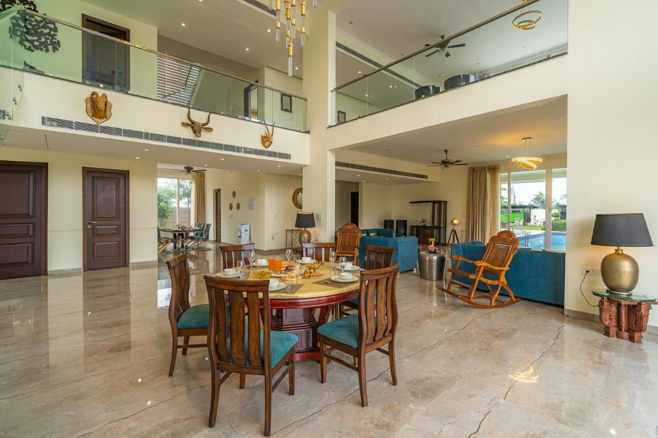 Stayvista At Blanc Belle With Outdoor Pool Sohna Zewnętrze zdjęcie