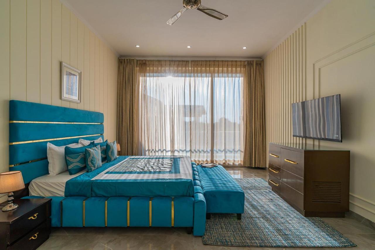 Stayvista At Blanc Belle With Outdoor Pool Sohna Zewnętrze zdjęcie