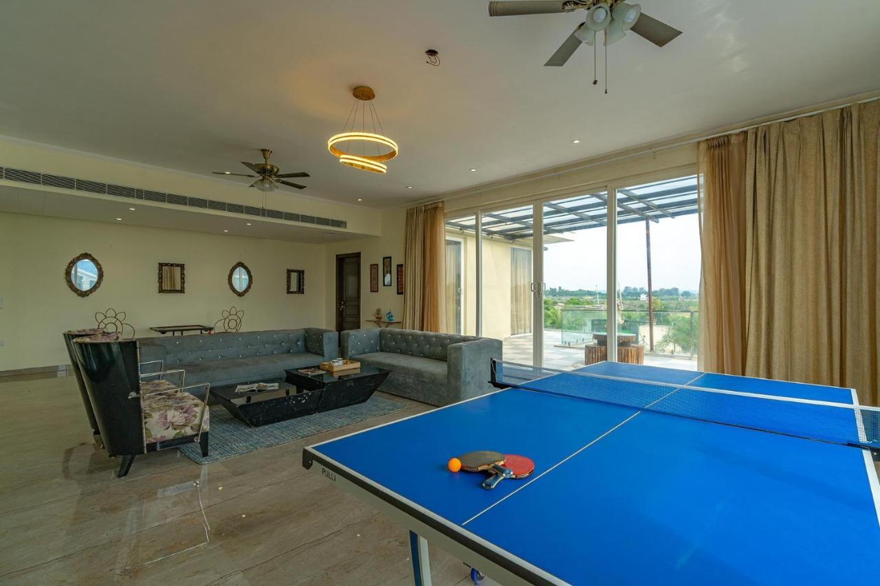 Stayvista At Blanc Belle With Outdoor Pool Sohna Zewnętrze zdjęcie